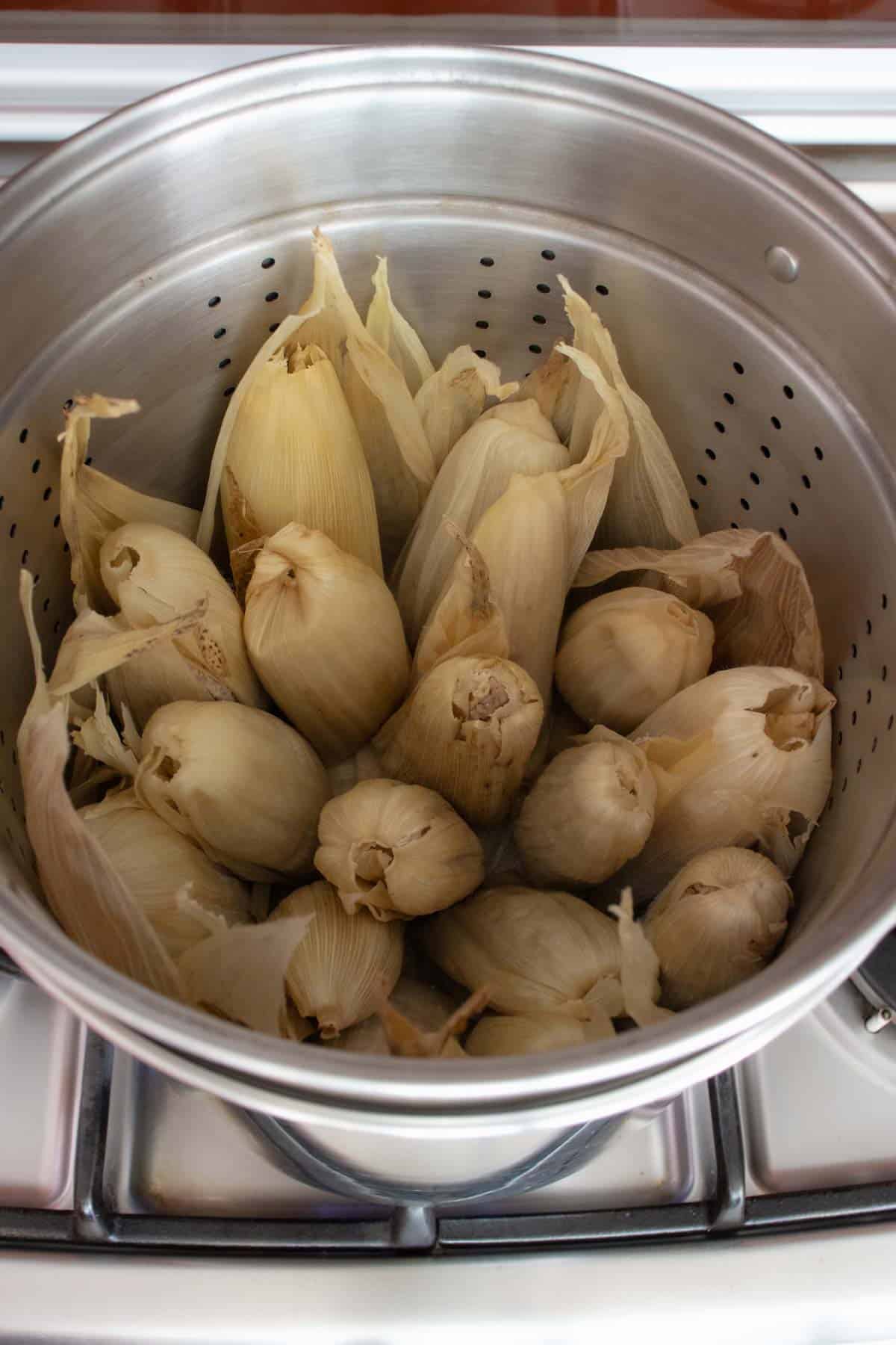 Assembled-tamales-inside-the-steamer-for-Beans-and-cheese-tamales
